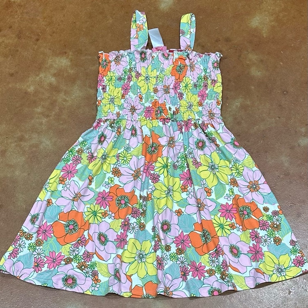 Nwt Zunie (Nordstrom) Girls Dress. Smocking all the way around.